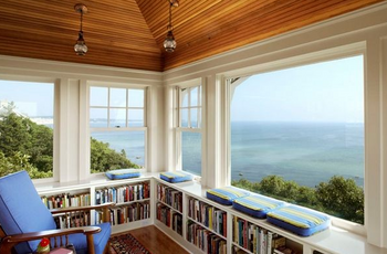 本棚と海と景色.png
